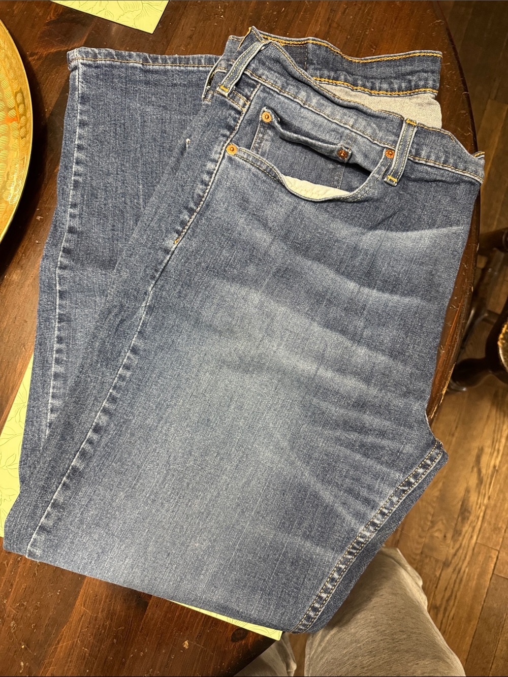 Men's Straight Leg Jeans in Medium Blue Wash